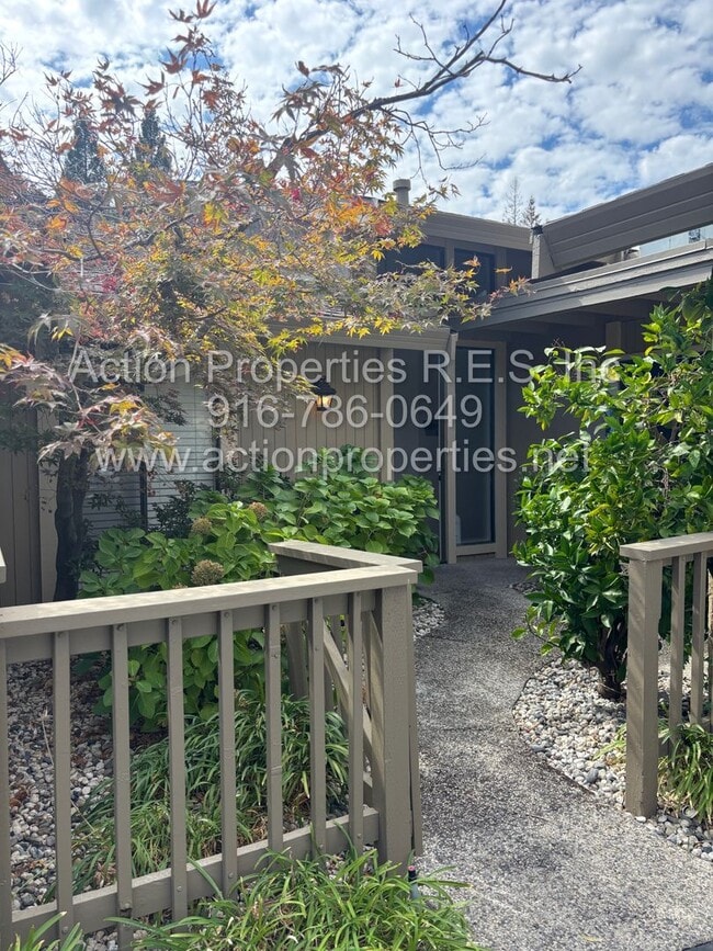 5110 Village Oaks Dr