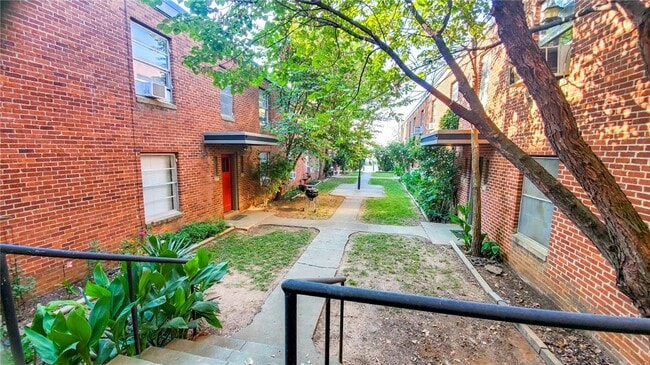 Building Photo - 625 W Dickson St Unit 2