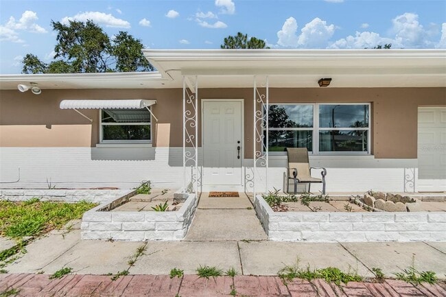 Photo - 954 Dumont Dr