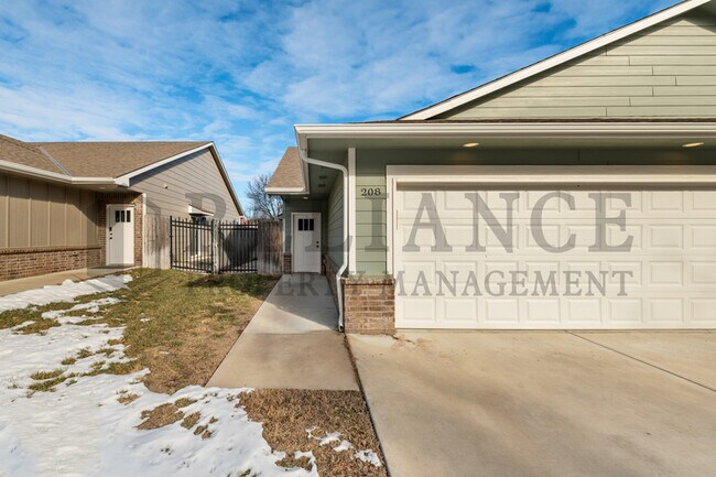 Photo - 212 W May St