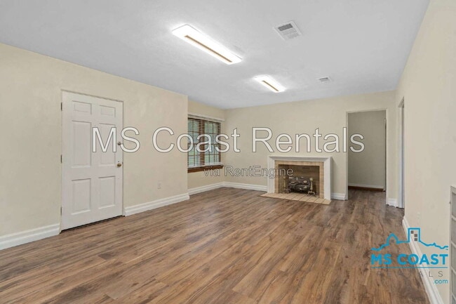 Photo - 479 Porter Ave