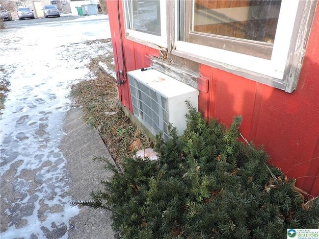 Photo - 866 N Van Buren St