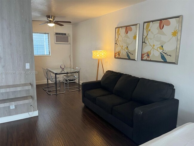 Building Photo - 740 Michigan Ave Unit 9