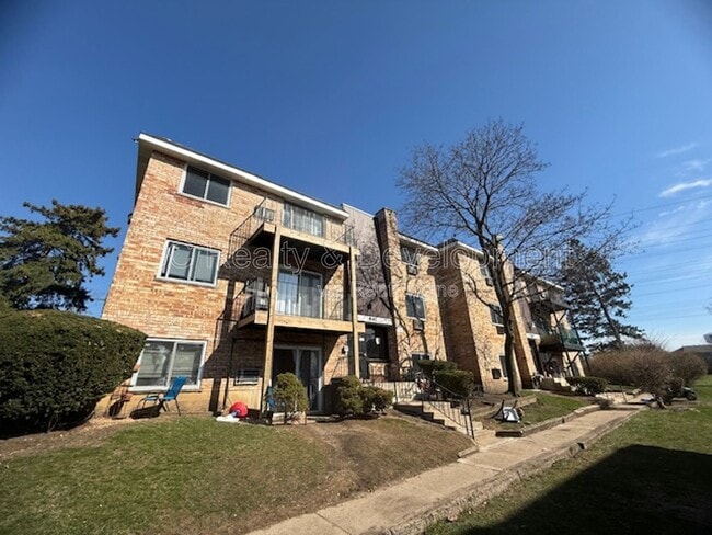 Building Photo - 847 College Blvd Unit 301