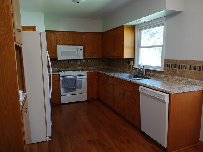 Kitchen - 1209 9th Ave SE