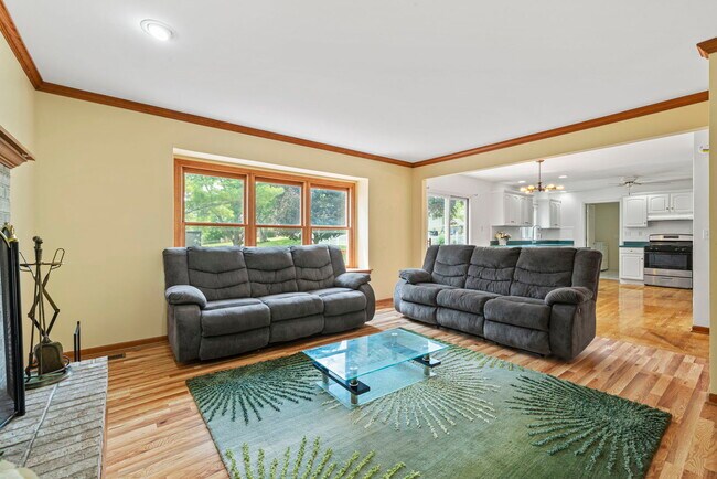 Photo - 630 Maple Ct