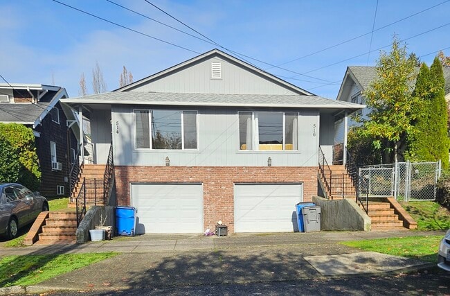 Building Photo - 514 E 25th St