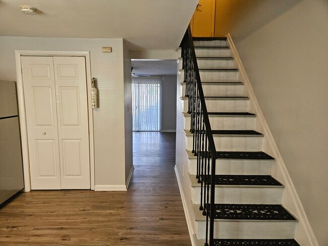 Photo - 1951 Dutch Village Dr