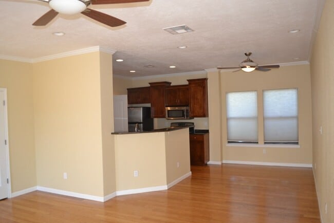 Photo - 1038 E 43rd St Unidad B