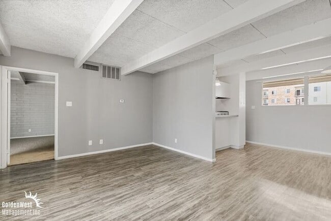 Photo - Beautifully Renovated 2Bdm 2Ba Apartment in Phoenix - MI Special