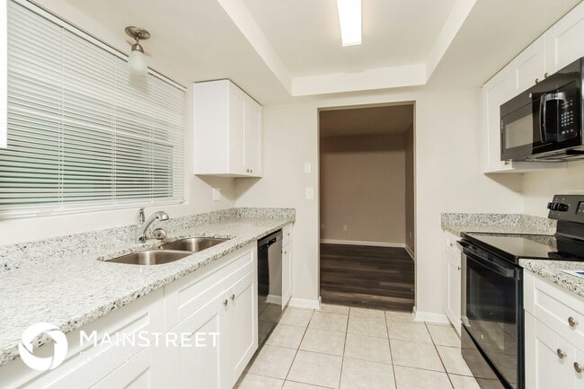 Photo - 2084 Colony Dr
