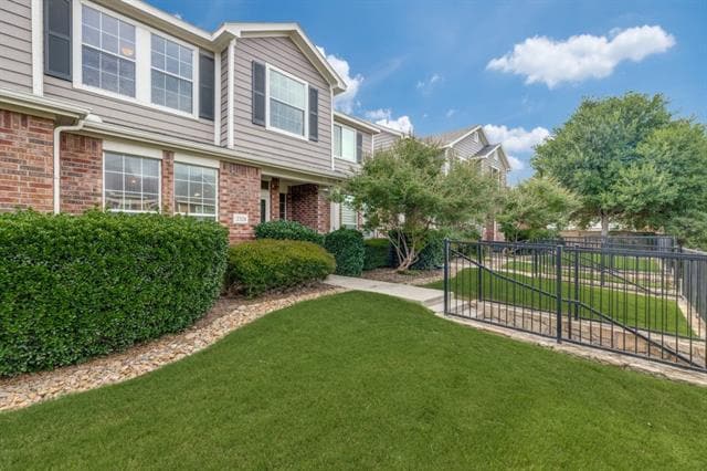 Photo - 2324 Stoneleigh Pl