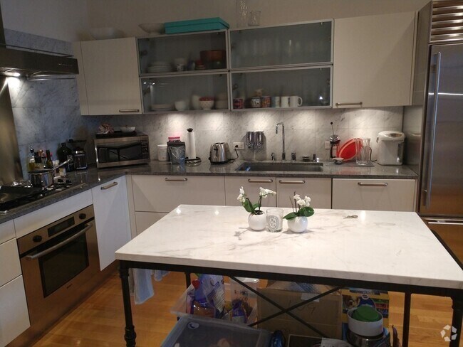 Building Photo - 360 Newbury St Unit 609 Rental