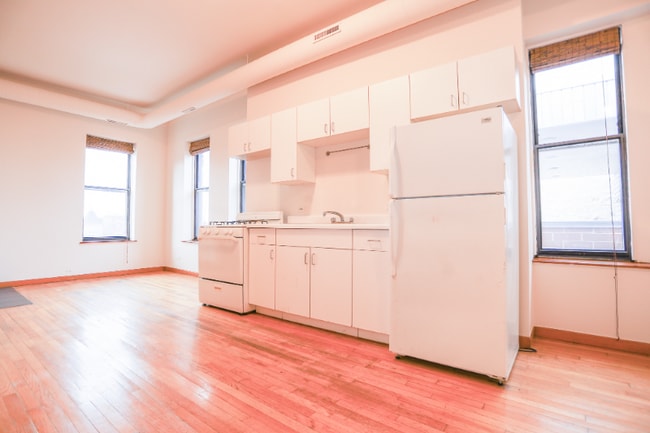 Photo - 652 N Noble St Unit 4R