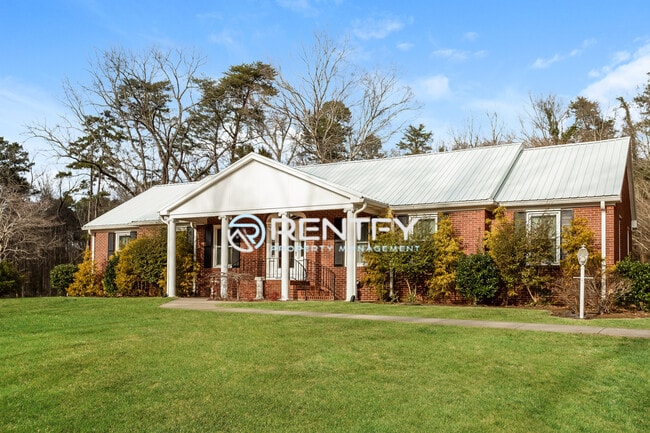 Photo - 606 Milford Hills Rd