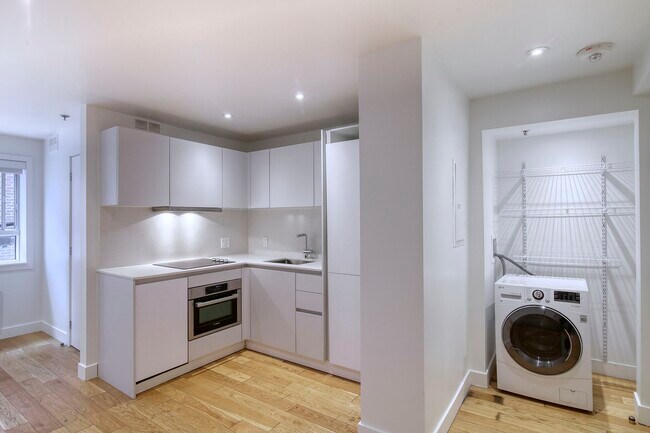 Photo - 25 Av des Pins O Unit 327