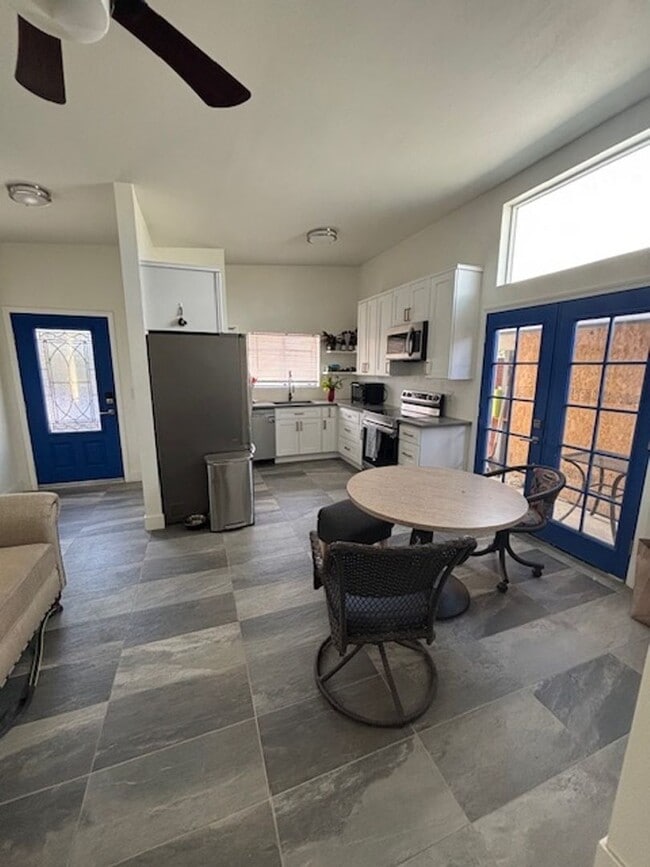 Photo - 44860 Swingle Ave