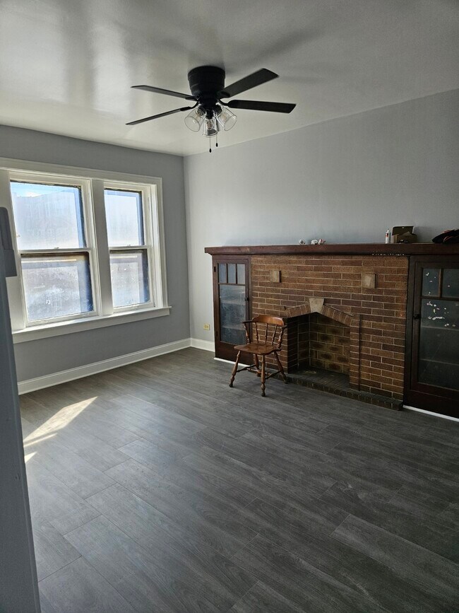 Photo - 1912 E 79th St