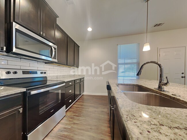 Photo - 347 Southwilde Way