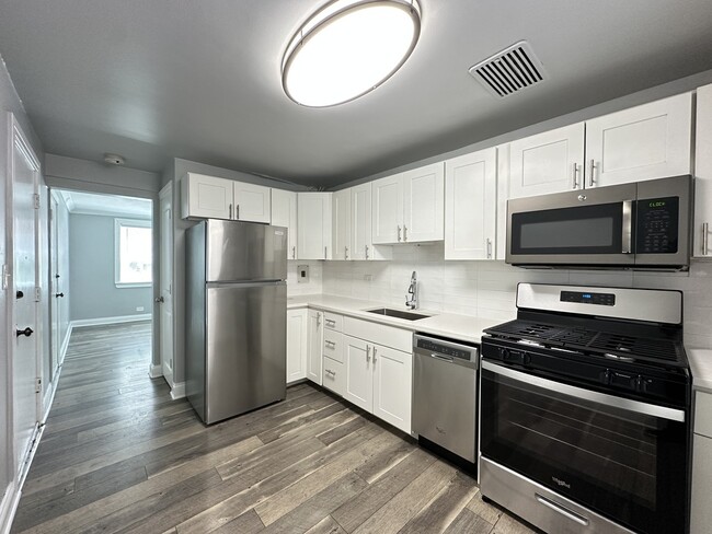 6711 N California Ave Unit WG