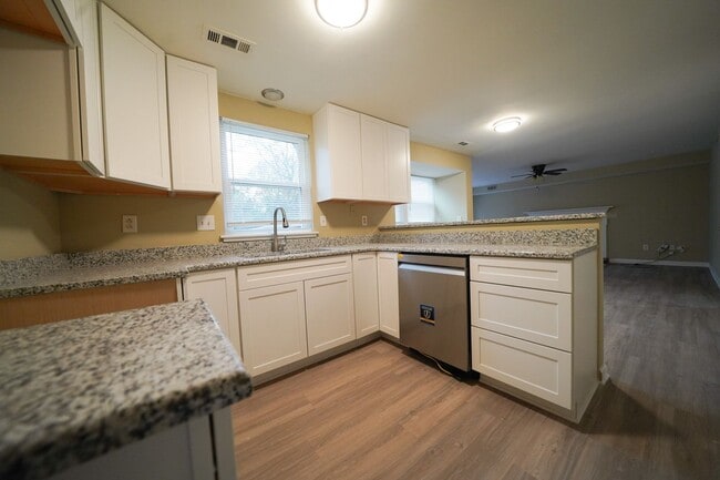 Photo - Recently Remodelded 2 story 4 bed, 2 1/2 b...