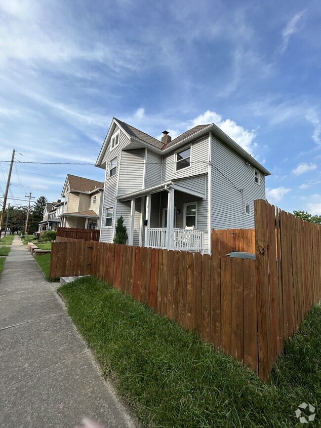 Building Photo - 310 S Champion Ave Rental
