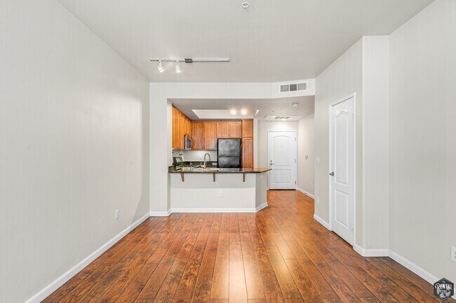 Building Photo - 4060 Glencoe Ave Unit 125 Rental