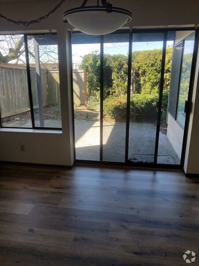 Building Photo - Estes Triplex Unit #1 Rental
