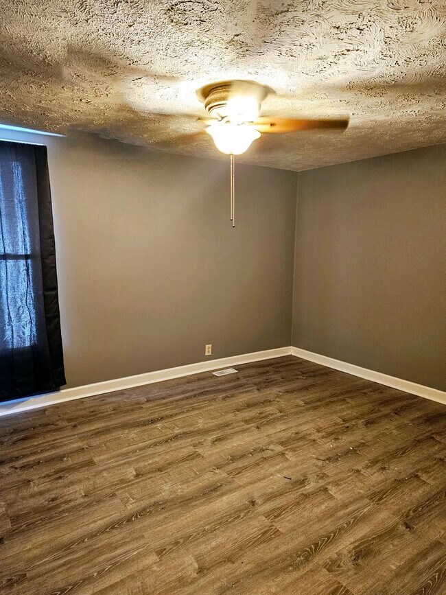 Photo - 6137 Logan Ave