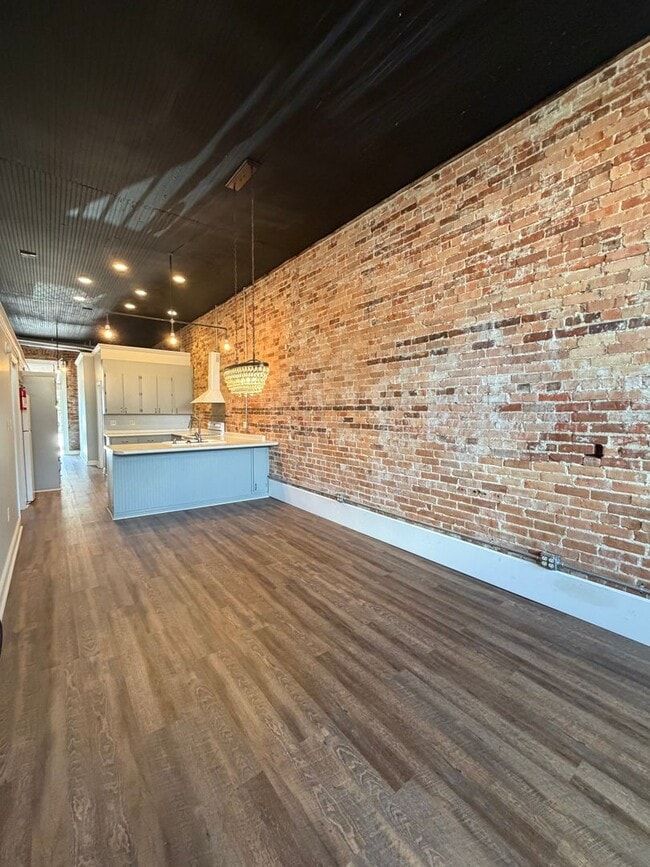 27 W Oak St Unit 27 W OAK ST