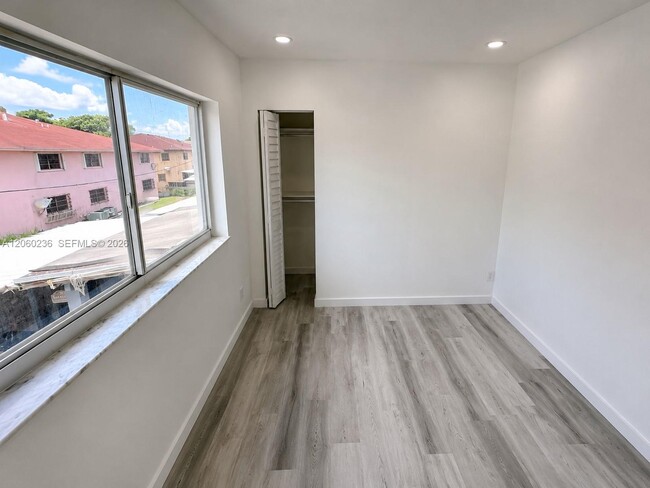 Photo - 1373 W 43rd Pl Unit 2