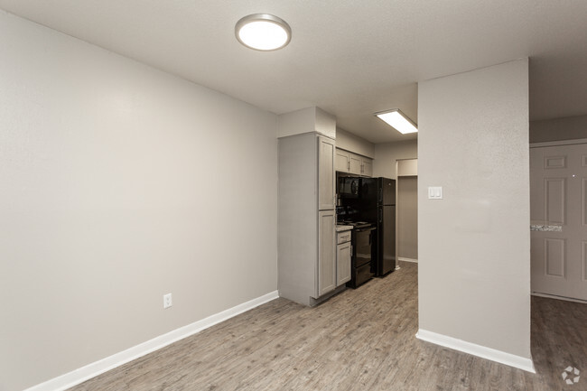 2BR, 1BA - 853SF Dining Room & Kitchen