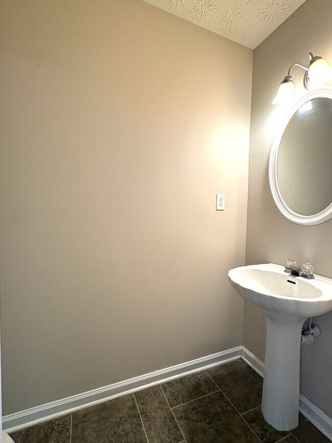 Photo - Spacious Townhouse with Convenient Location