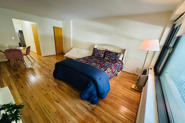 Building Photo - 444 E 87th St Rental