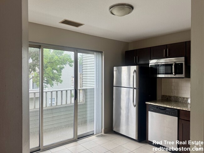 Building Photo - 146 North Beacon St Unit B3 Rental