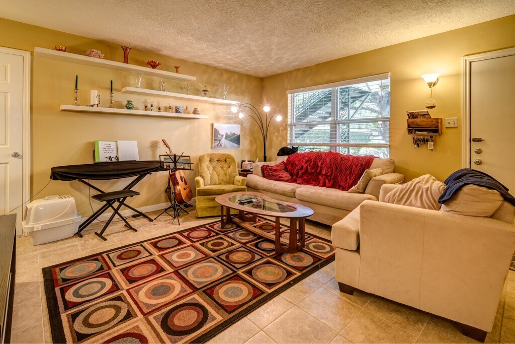 Photo - 1324 Cortlandt St