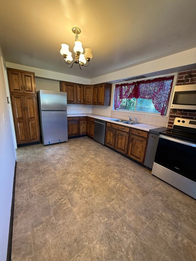 Photo - Spacious Ranch Rambler with 2 car garage