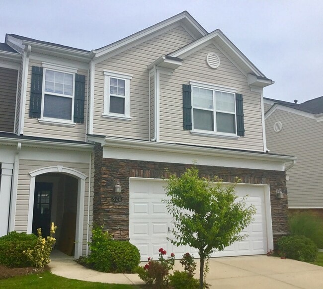 End Unit Townhome with Tons of Extra Storage! - End Unit Townhome with Tons of Extra Storage!