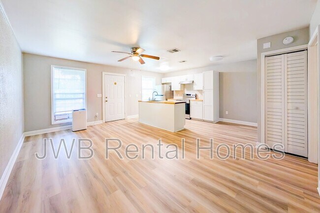 Photo - 7819 Jasper Ave
