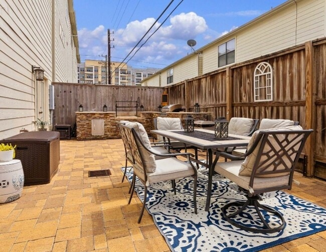 Photo - 548 Westcross St