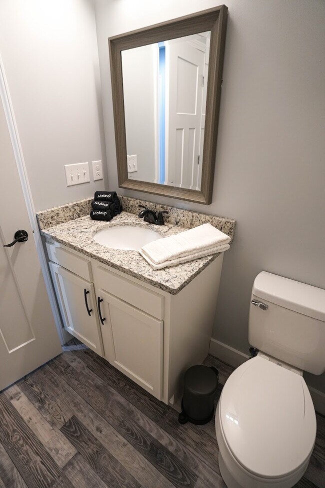 Photo - 1029 W 5th St