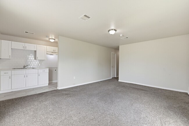 Photo - 303 Gans St