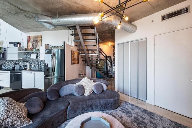 Photo - 690 SW 1st Ct Unidad PHI26