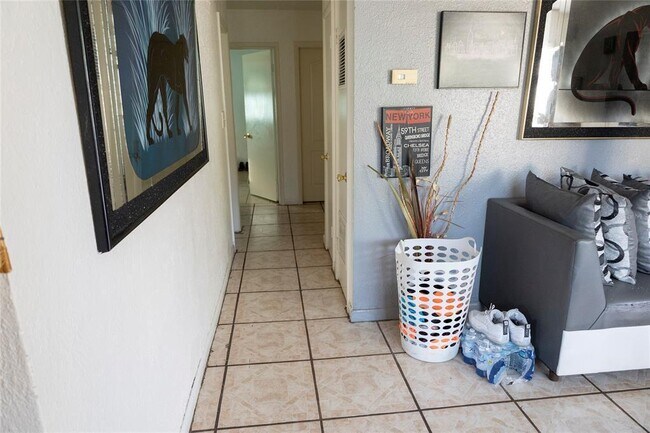 Photo - 1231 Herschell St