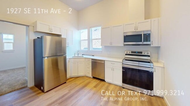 Building Photo - 1927 SE 11th Ave Unit 2