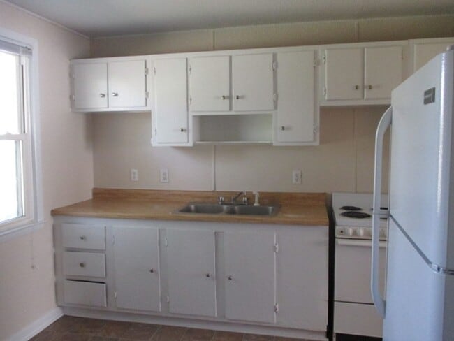 Photo - Nice two bedroom one bath duplex that is c...