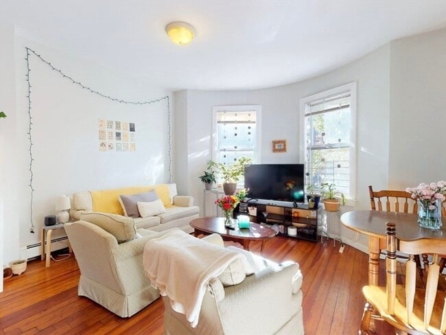 Building Photo - 32 S Huntington Ave Unit 1