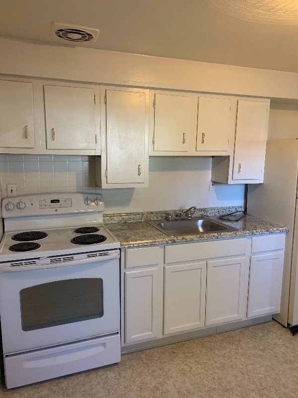 Photo - 600 S Main St