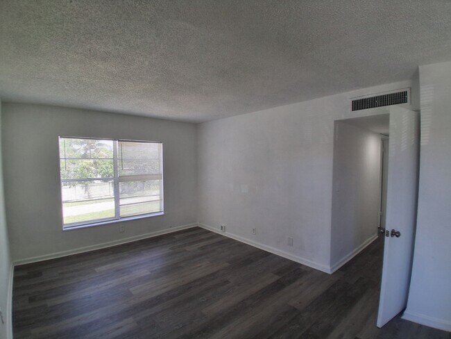 Photo - 401 SW 13th Pl