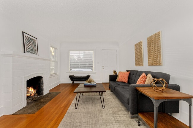 Photo - 2610 Glenwilde Pl E